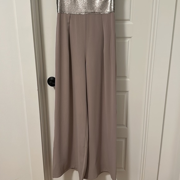 Classy, fun wide leg romper by Sugar Lips - Picture 2 of 4